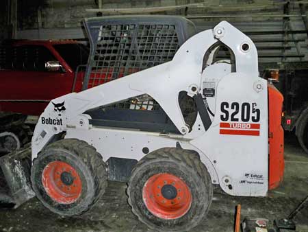 2004 Bobcat S205 Skid-Steer loader For Sale
